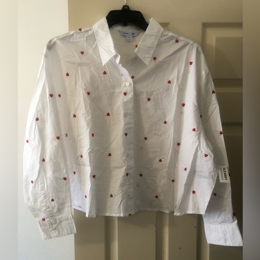 Old Navy White Button-Down Shirt with Red Heart Print - crop